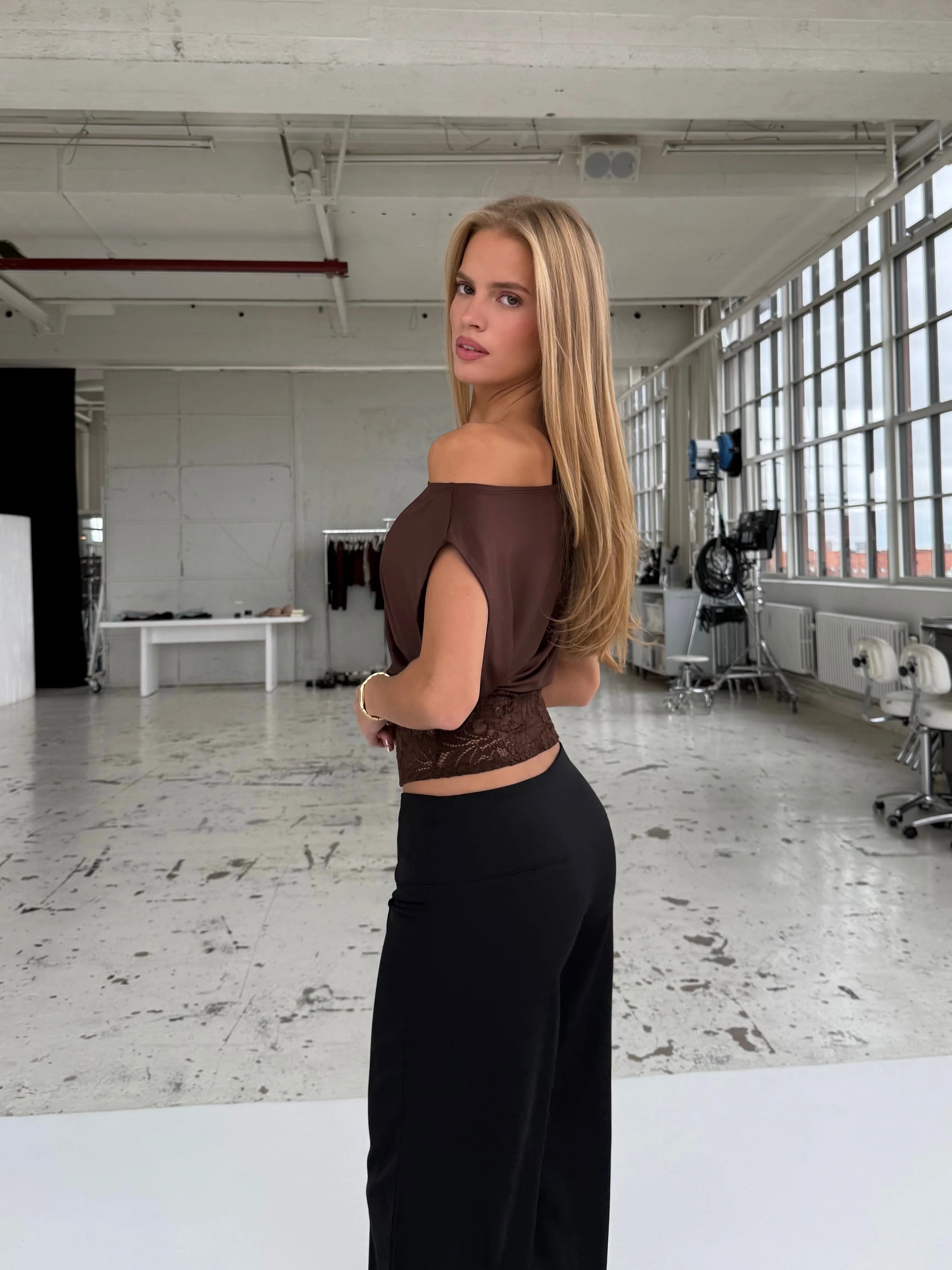 Hera basic lace top - dark brown - Image 2